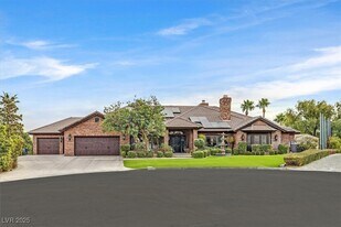 2440 High Vista Cir in Henderson, NV - Building Photo