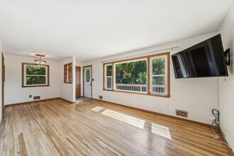 1527 15th St NE in Rochester, MN - Building Photo - Building Photo