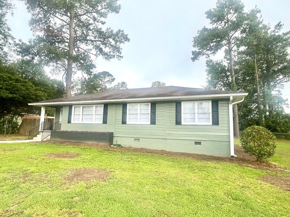 831 Remington Ave in Thomasville, GA - Building Photo