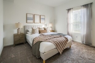 Waters Edge in Spartanburg, SC - Building Photo