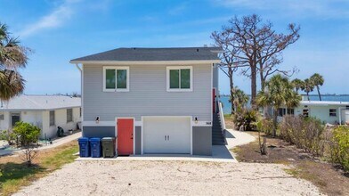 568 S McCall Rd in Englewood, FL - Building Photo - Building Photo