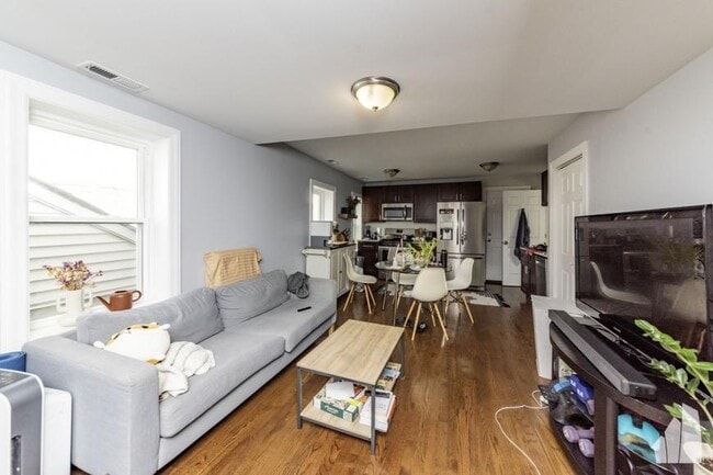2335 W Moffat St in Chicago, IL - Building Photo - Building Photo