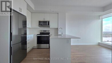 3240 William Coltson Ave in Oakville, ON - Building Photo - Building Photo