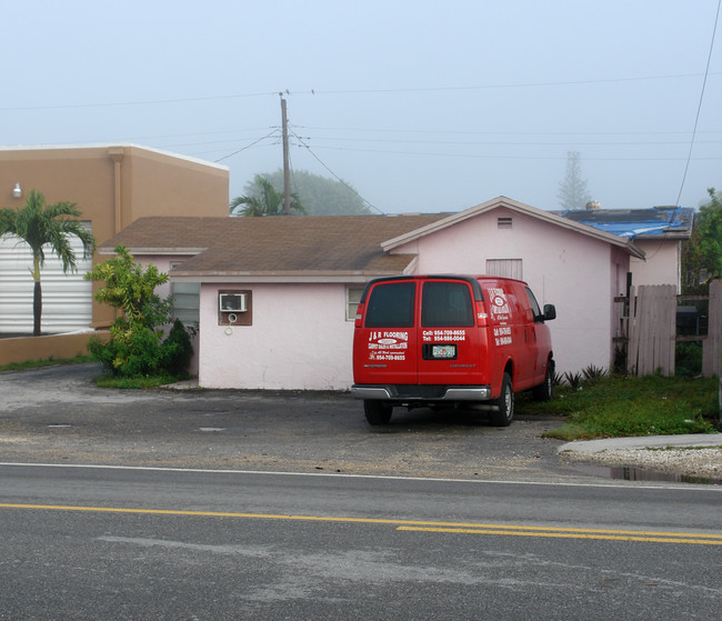 6139 Johnson St in Hollywood, FL - Building Photo - Building Photo