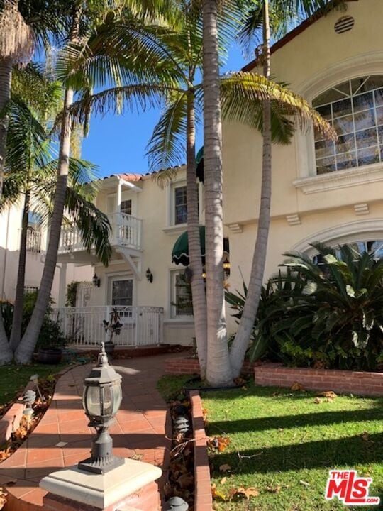 property at 122 N Orange Dr