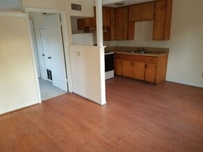 519 Ferguson St, Unit Apt. #6 in Taylor, TX - Building Photo - Building Photo