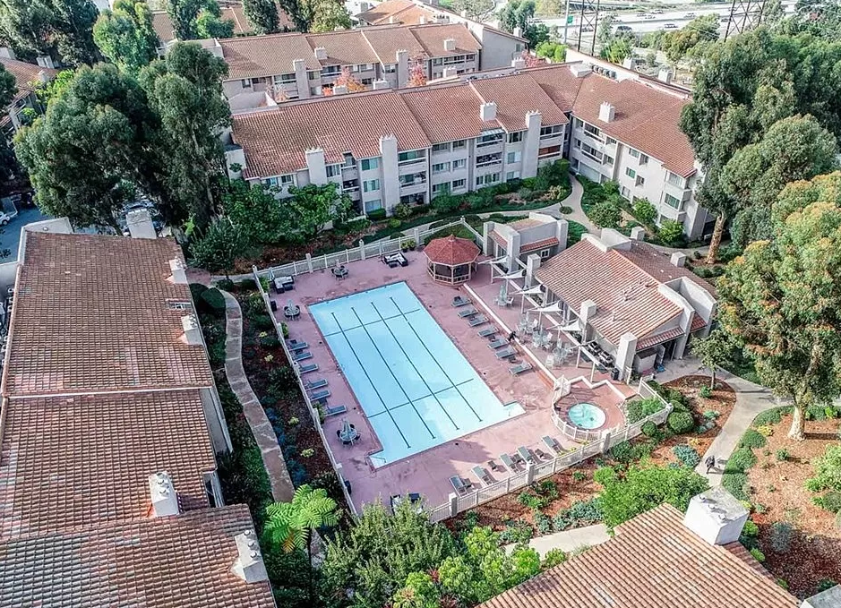 10400 Caminito Cuervo in San Diego, CA - Building Photo