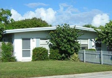 250-252 N Brevard Ave in Cocoa Beach, FL - Building Photo