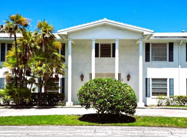 6800 NE 22nd Way in Fort Lauderdale, FL - Building Photo - Building Photo