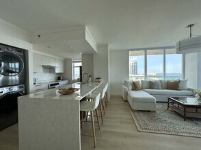 2889 McFarlane Rd in Miami, FL - Building Photo - Building Photo