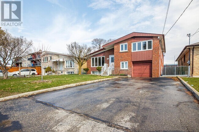 35 Euphrasia Dr in Toronto, ON - Building Photo - Building Photo