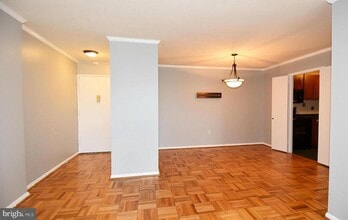 700 7th St SW, Unit 306 in Washington, DC - Building Photo - Building Photo