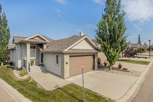 Silver Oaks II in Sherwood Park, AB - Building Photo - Building Photo