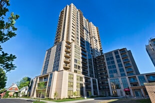 Revo on King St in London, ON - Building Photo