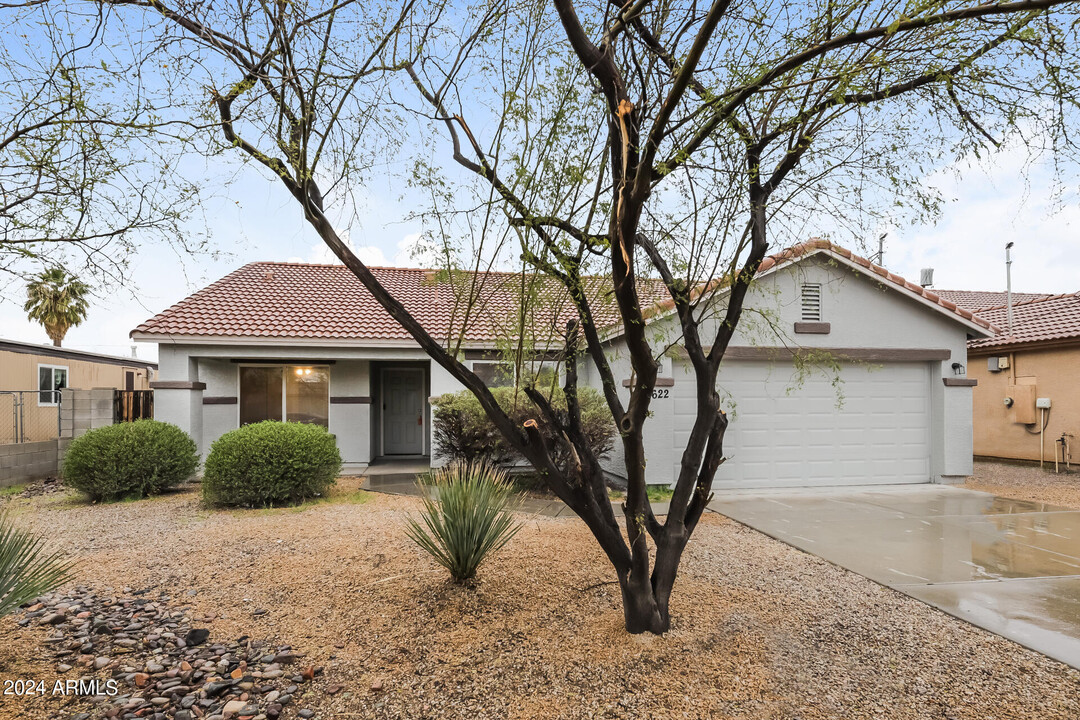 2622 E Paradise Ln in Phoenix, AZ - Building Photo