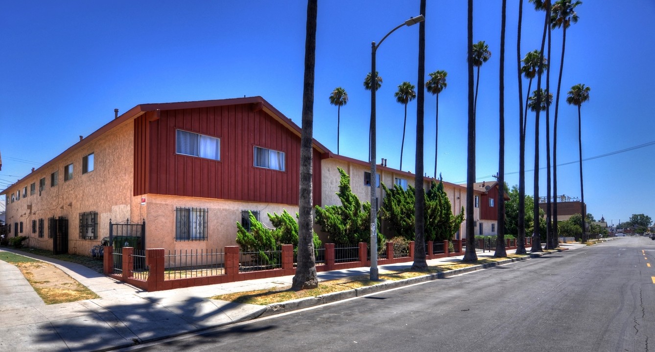 4252 Woodlawn Ave in Los Angeles, CA - Building Photo