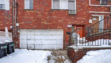 1102 E 233rd St in Bronx, NY - Foto de edificio - Building Photo
