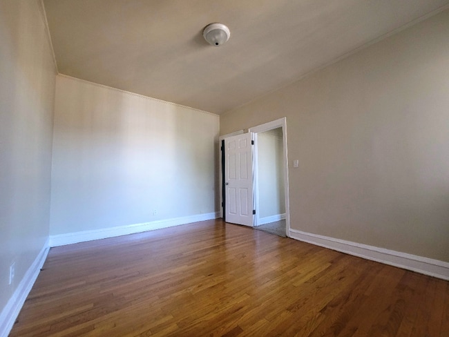 1643 W 80th St