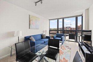 1405 S Fern St in Arlington, VA - Building Photo