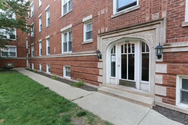 958 W Cornelia Ave in Chicago, IL - Building Photo