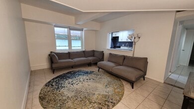 275 Maple Ave in Rockville Centre, NY - Building Photo - Building Photo