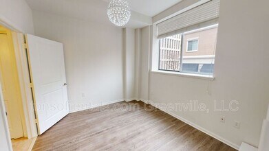 100 E Washington St in Greenville, SC - Building Photo - Building Photo
