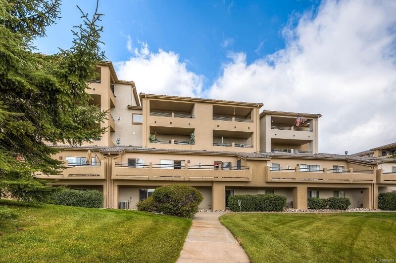 13351 W Alameda Pkwy in Lakewood, CO - Building Photo
