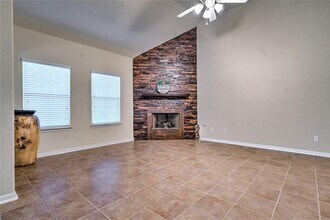 1736 Park Oak Drive in Conroe, TX - Building Photo - Building Photo