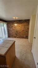 23 Trenton Square in Euclid, OH - Foto de edificio - Building Photo