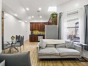 77 Crescent Ave in Jersey City, NJ - Building Photo - Building Photo