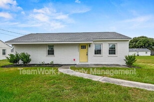 3027 Azalea Dr in North Charleston, SC - Building Photo