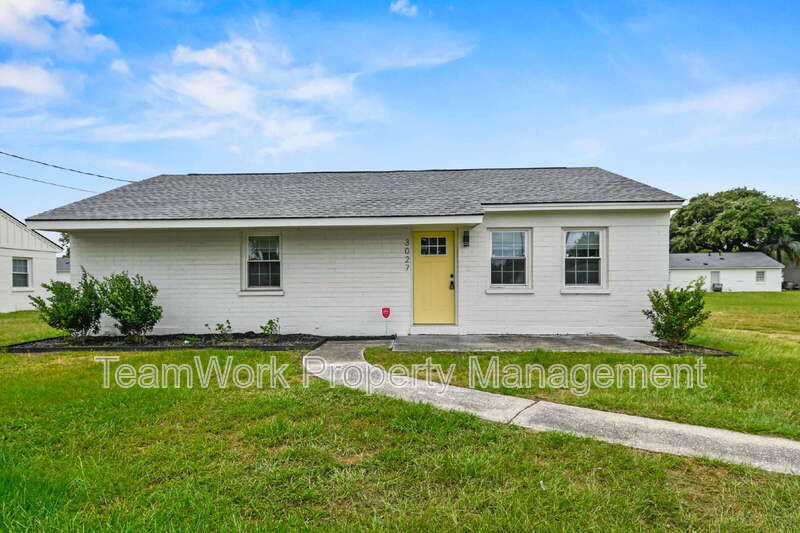 3027 Azalea Dr in North Charleston, SC - Building Photo