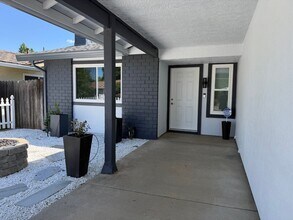 9275 Defiance Cir in Sacramento, CA - Building Photo - Building Photo