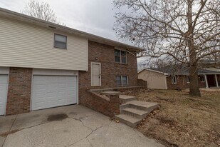 4465-4467-4467 Santa Anna Dr in Columbia, MO - Building Photo