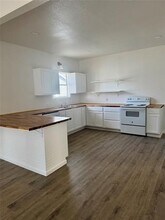 827 W Walker St in Denison, TX - Building Photo - Building Photo