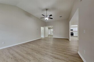 4010 Spring Meadow Dr in Pearland, TX - Building Photo - Building Photo