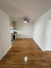 2042 Beachwood Dr in Los Angeles, CA - Building Photo - Building Photo