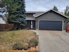63215 Wishing Well Ln in Bend, OR - Building Photo - Building Photo