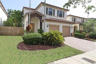 9120 SW 227th Terrace in Cutler Bay, FL - Foto de edificio - Building Photo