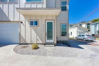 7714 Watson St in Austin, TX - Foto de edificio - Building Photo