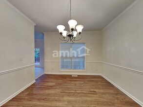 2106 Forest Edge Dr in Greensboro, NC - Building Photo - Building Photo