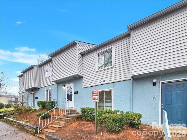 1921 Mereview Ct in Charlotte, NC - Building Photo - Building Photo