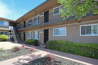 Skyview Villa & Somerset Apartments in Sacramento, CA - Building Photo - Building Photo