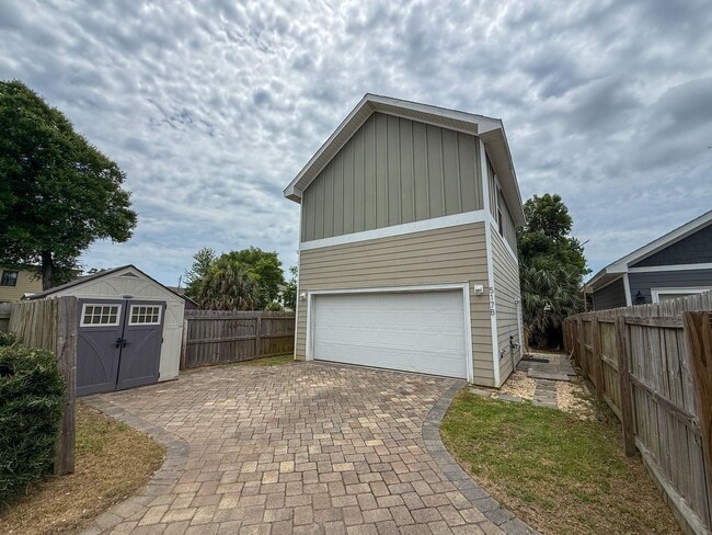 property at 517 W Wright St