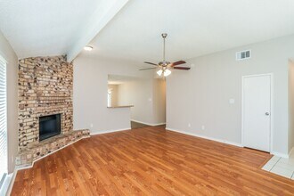 10911 Kirkbud Ln in Houston, TX - Building Photo - Building Photo