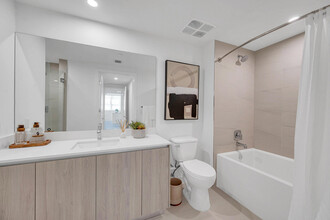 401 SW 1st Ave in Fort Lauderdale, FL - Foto de edificio - Building Photo