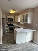 6850 Signature Cir in Alexandria, VA - Building Photo