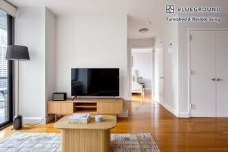 235 W 48th St in New York, NY - Building Photo - Building Photo