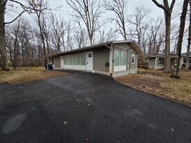 611 Austin Ln in Herndon, VA - Building Photo