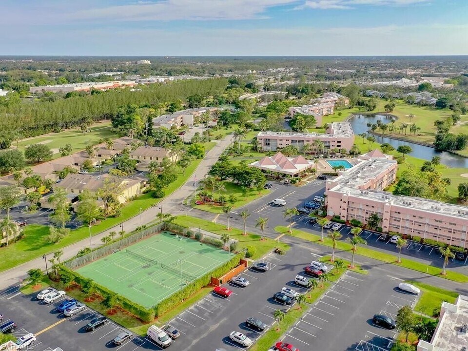 170 Turtle Lake Ct in Naples, FL - Building Photo